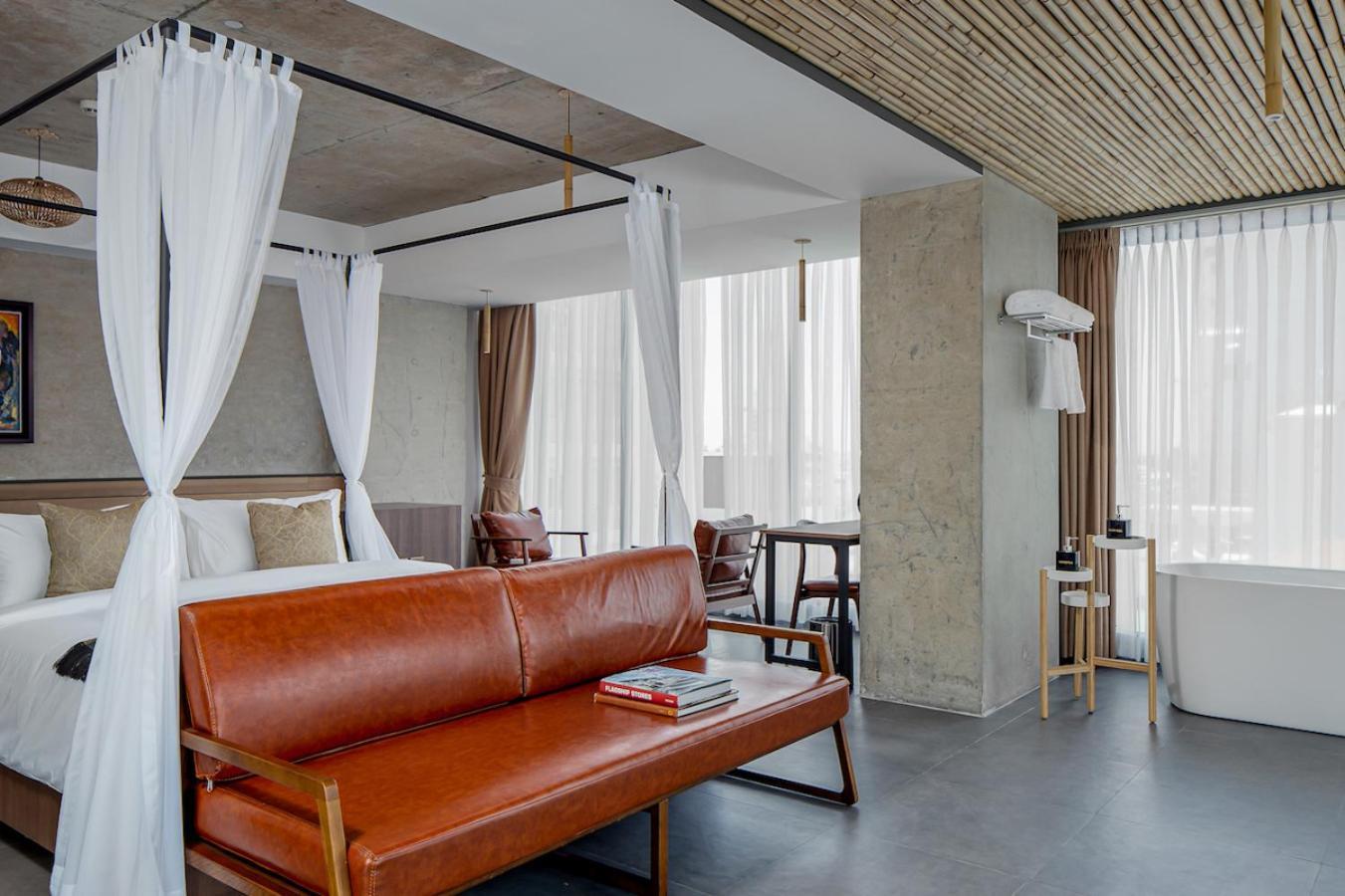 Check Inn Phnom Penh Royal Palace Exterior photo