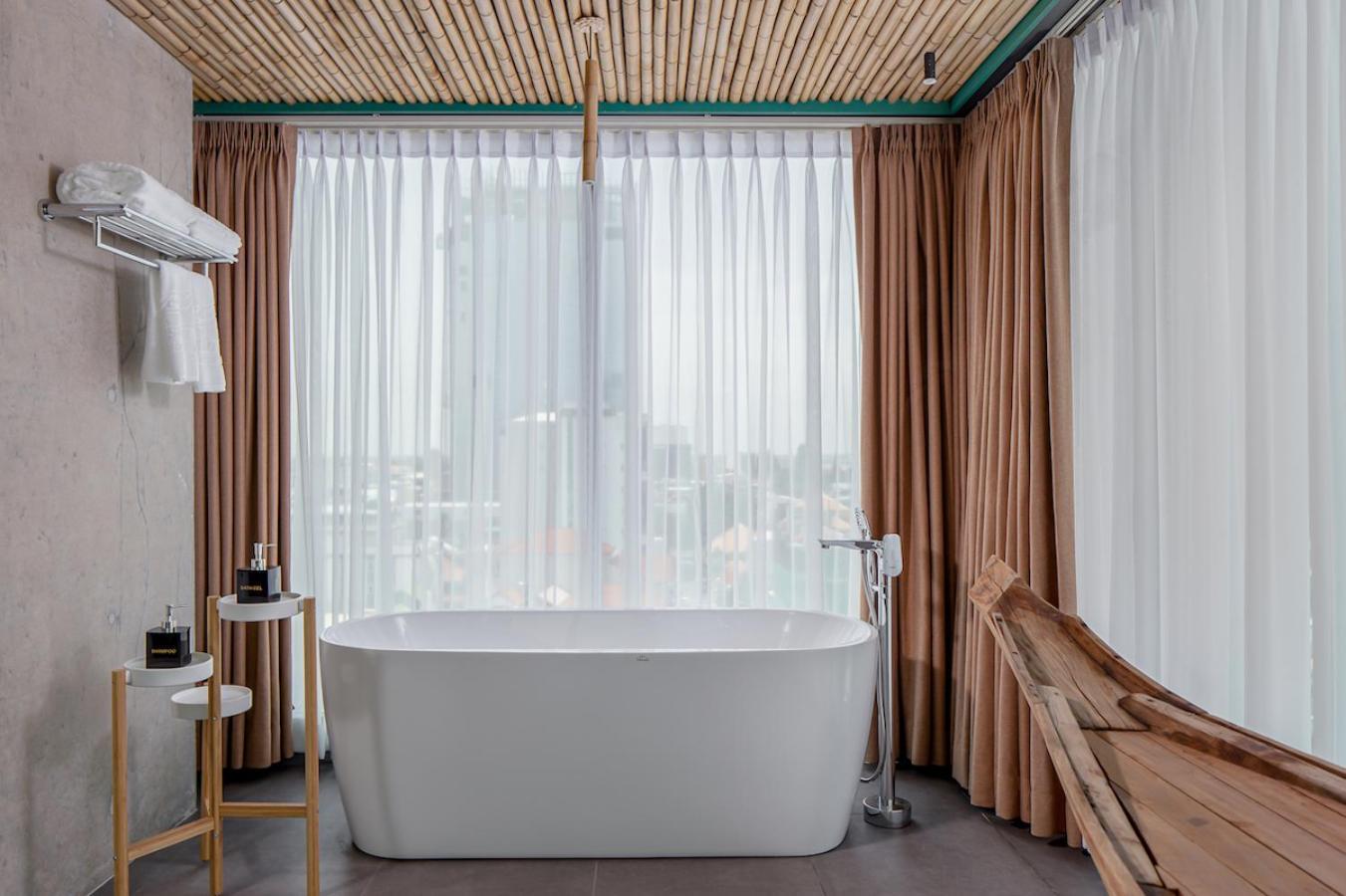 Check Inn Phnom Penh Royal Palace Exterior photo