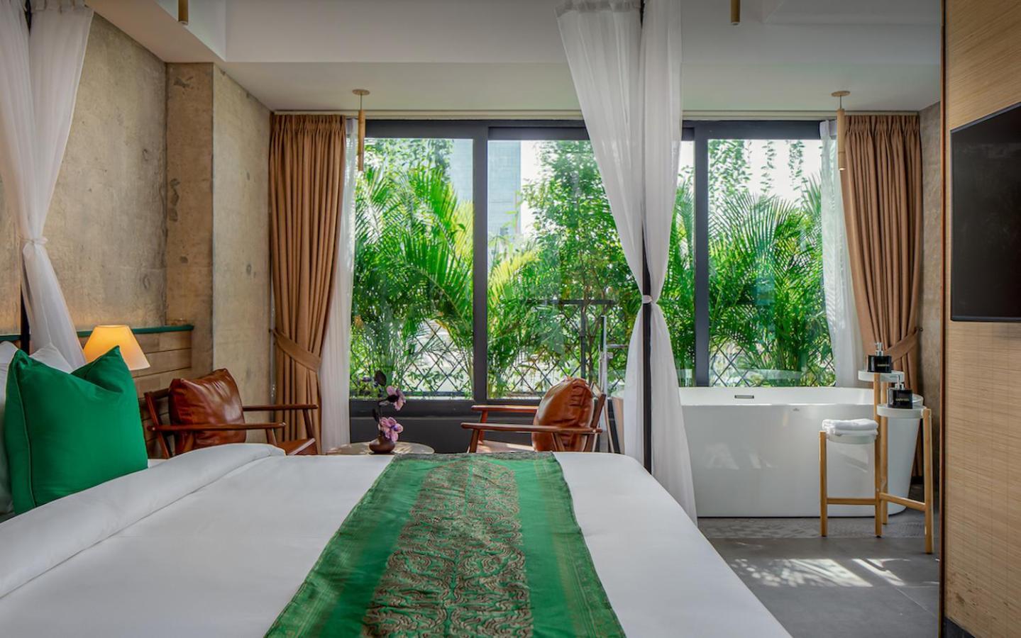 Check Inn Phnom Penh Royal Palace Exterior photo