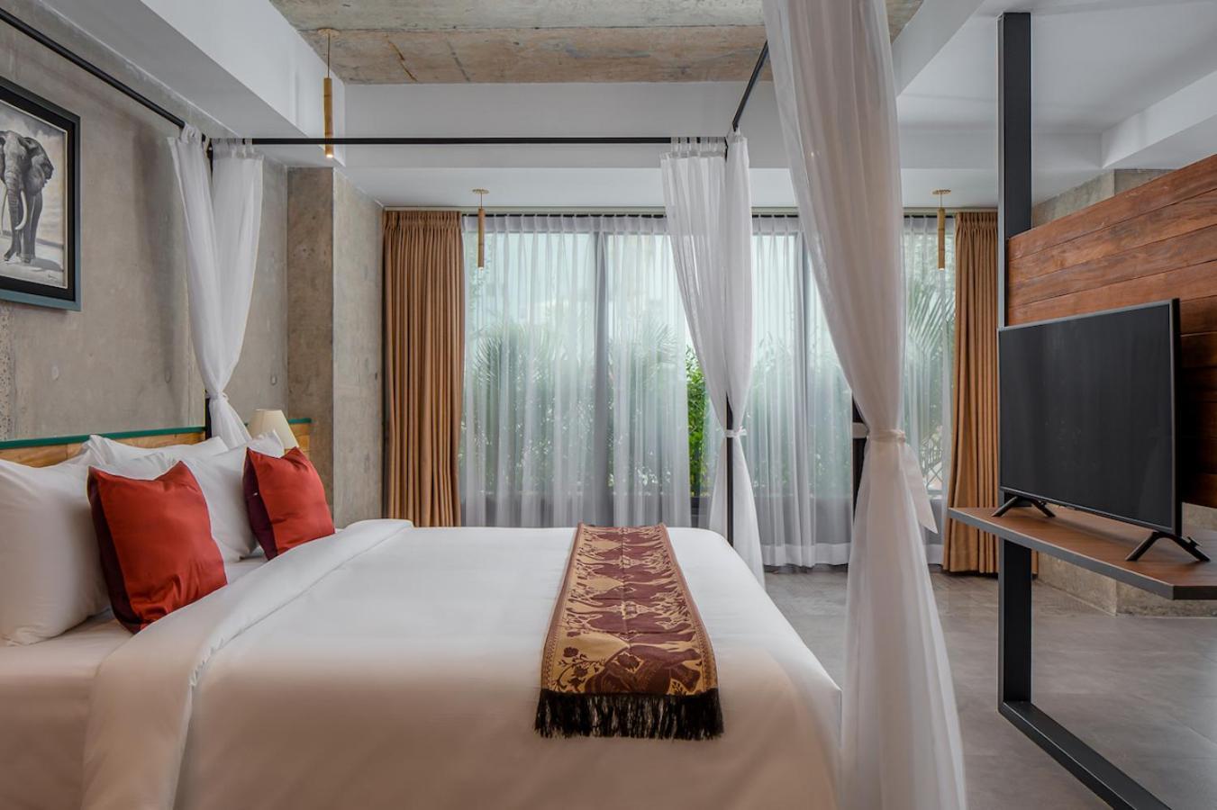 Check Inn Phnom Penh Royal Palace Exterior photo
