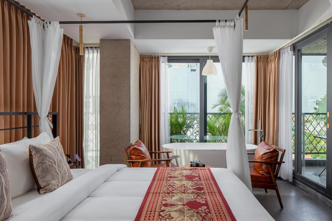 Check Inn Phnom Penh Royal Palace Exterior photo